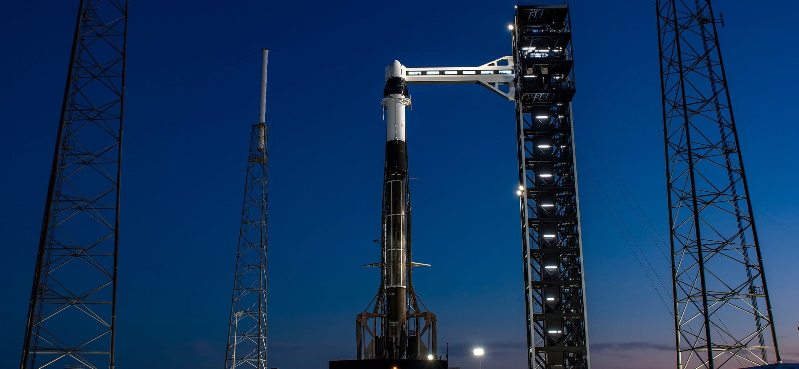Cover Image for SpaceX запустила грузовой корабль Dragon по миссии CRS-33 к МКС